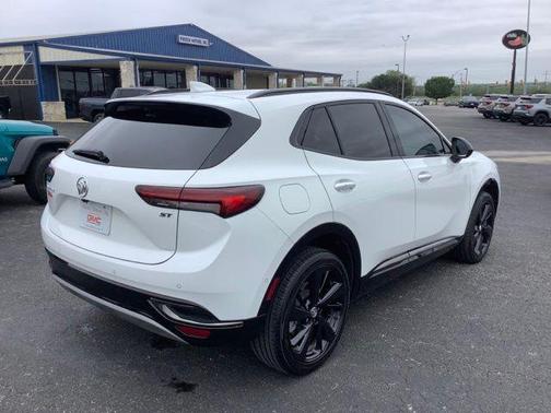 Summit White 2022 Buick Envision FWD Essence