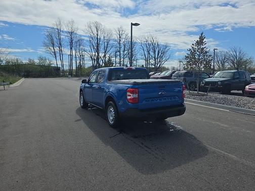 VELOCITY BLUE METALLIC 2022 Ford Maverick XL