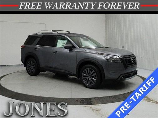 2025 Nissan Pathfinder SL