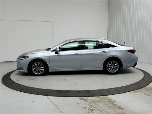 2019 Toyota Avalon XLE