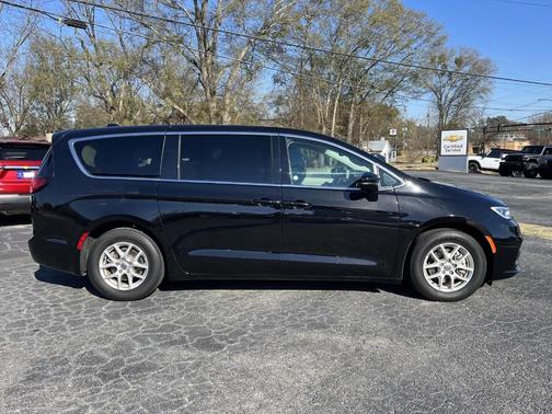 2024 Chrysler Pacifica Touring-L