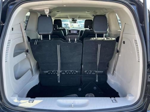 2024 Chrysler Pacifica Touring-L