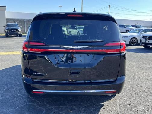 2024 Chrysler Pacifica Touring-L