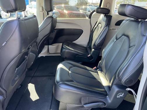 2024 Chrysler Pacifica Touring-L