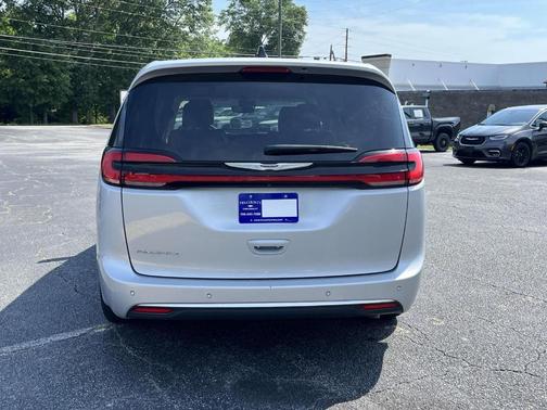 Silver Mist Clearcoat 2024 Chrysler Pacifica Touring-L