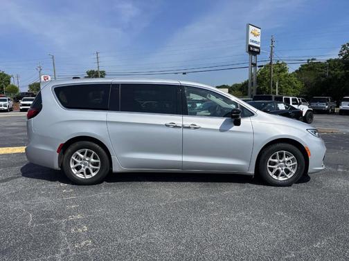 Silver Mist Clearcoat 2024 Chrysler Pacifica Touring-L