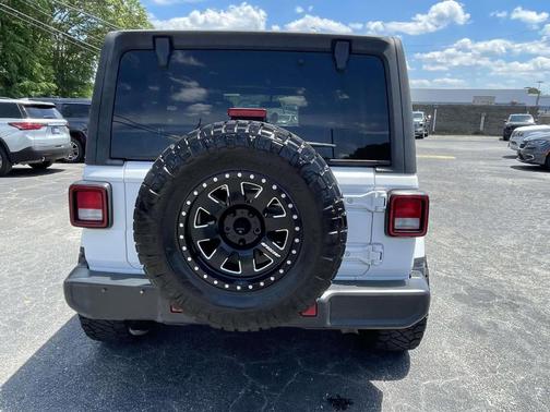 Bright White Clearcoat 2020 Jeep Wrangler Unlimited Sahara
