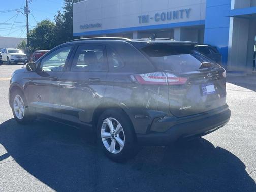 2022 Ford Edge SE