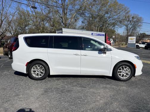 2024 Chrysler Pacifica Touring-L