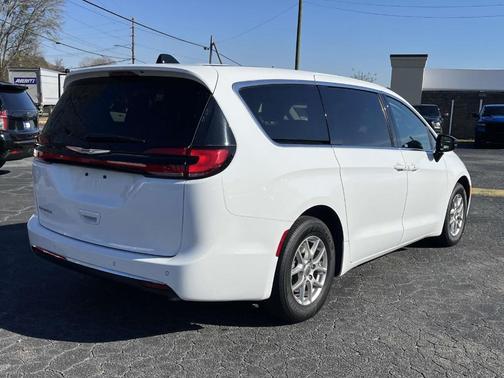 2024 Chrysler Pacifica Touring-L