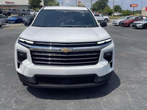 Summit White 2025 Chevrolet Traverse LT