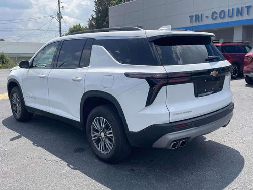 Summit White 2025 Chevrolet Traverse LT