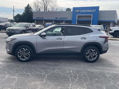 2025 Chevrolet Trax LT