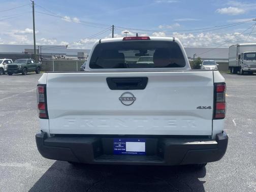 2022 Nissan Frontier S