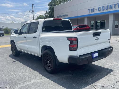 2022 Nissan Frontier S