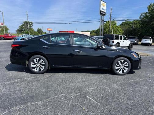 Black 2024 Nissan Altima 2.5 S