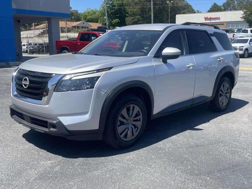 Brilliant Silver Metallic 2024 Nissan Pathfinder SV