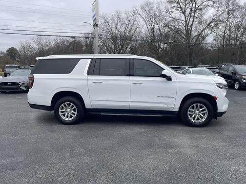 2023 Chevrolet Suburban LT