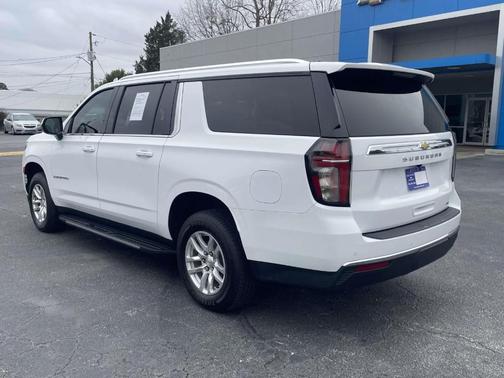 2023 Chevrolet Suburban LT