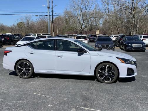 2023 Nissan Altima 2.5 SR
