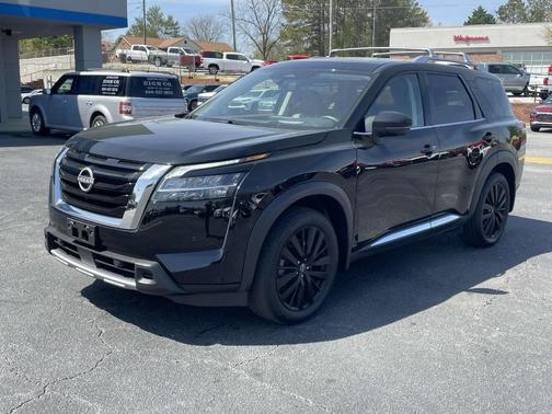 2024 Nissan Pathfinder Platinum