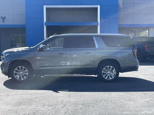 2023 Chevrolet Suburban Premier