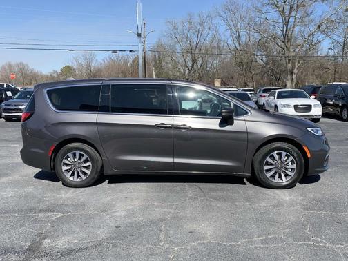 2022 Chrysler Pacifica Hybrid Touring L
