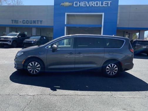 2022 Chrysler Pacifica Hybrid Touring L