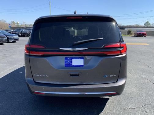 2022 Chrysler Pacifica Hybrid Touring L
