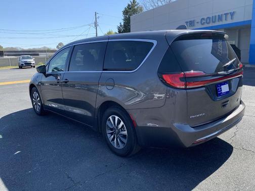 2022 Chrysler Pacifica Hybrid Touring L