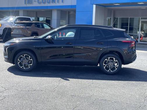 Mosaic Black Metallic 2026 Chevrolet Trax LT
