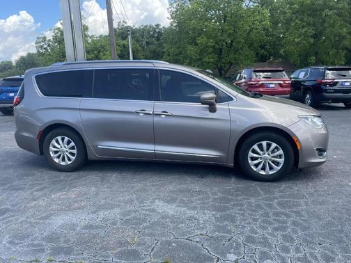 2018 Chrysler Pacifica Touring-L