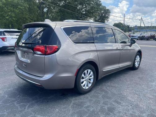 2018 Chrysler Pacifica Touring-L