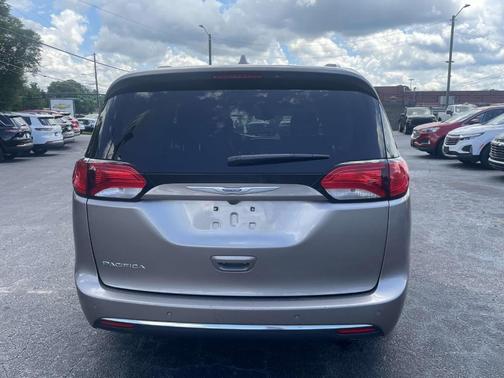 2018 Chrysler Pacifica Touring-L