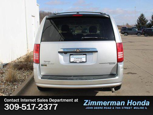 2010 Chrysler Town & Country LX