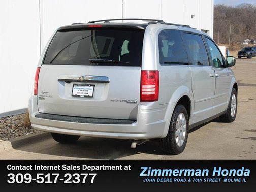 2010 Chrysler Town & Country LX