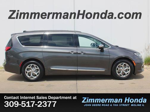 Granite Crystal Metallic Clearcoat 2023 Chrysler Pacifica Limited