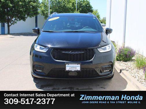 Diamond Black Crystal Pearlcoat 2025 Chrysler Pacifica Limited