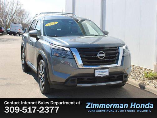 2025 Nissan Pathfinder Platinum FWD