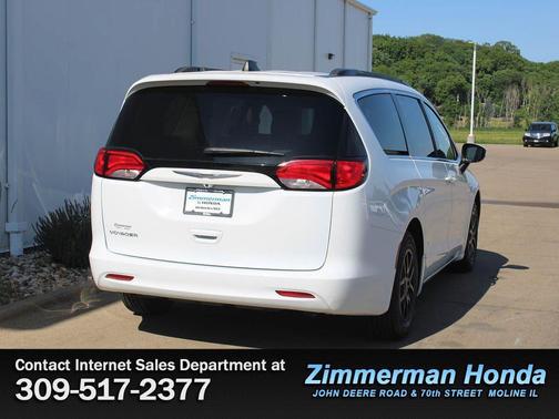 Bright White Clearcoat 2021 Chrysler Voyager LXI