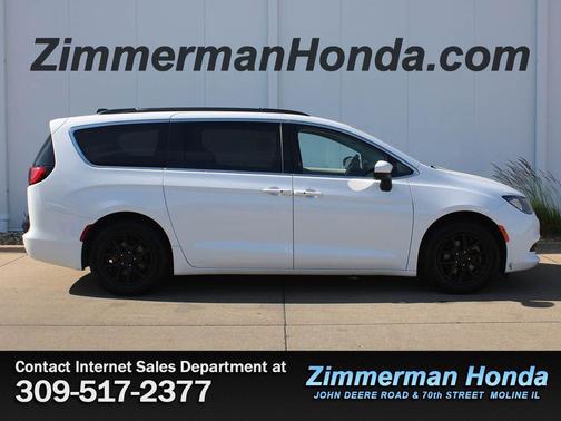 Bright White Clearcoat 2021 Chrysler Voyager LXI