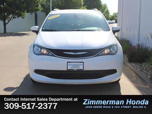 Bright White Clearcoat 2021 Chrysler Voyager LXI