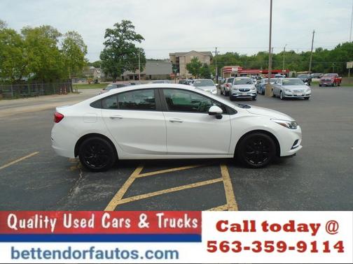 Summit White 2018 Chevrolet Cruze LS