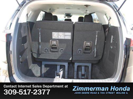 Aurora Black Pearl 2024 Kia Carnival LX