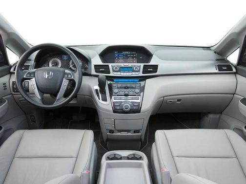 White Diamond Pearl 2013 Honda Odyssey