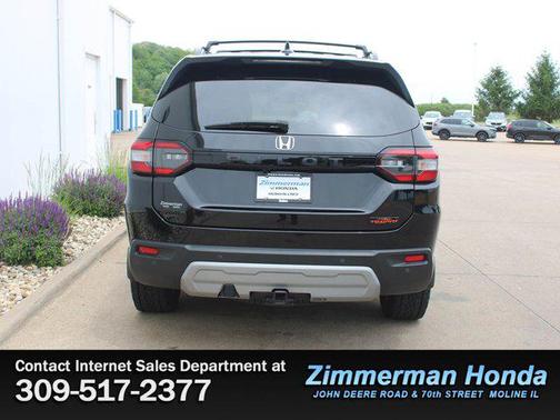 Crystal Black Pearl 2024 Honda Pilot TrailSport