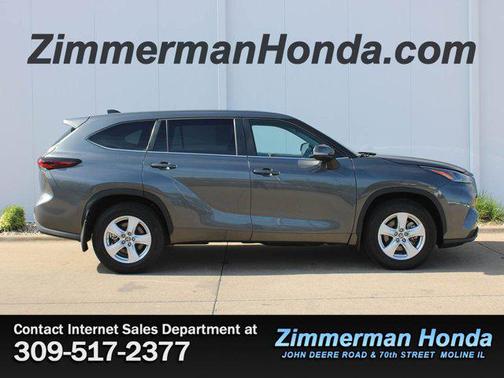 Magnetic Gray Metallic 2024 Toyota Highlander LE