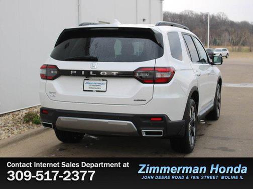 Platinum White Pearl 2026 Honda Pilot Touring 8-Passenger