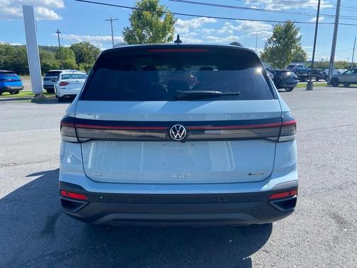 2025 Volkswagen Taos 1.5T SE Black