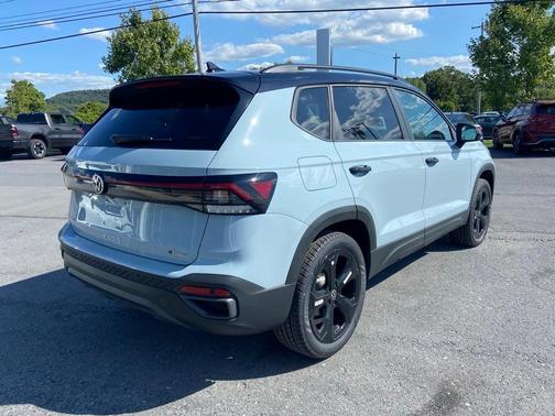 2025 Volkswagen Taos 1.5T SE Black